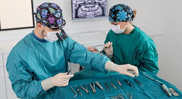 Tumorchirurgie: Operationen von Tumoren in der Mundhöhle. Tumorchirurgie: Operationen von Tumoren in der Mundhöhle.